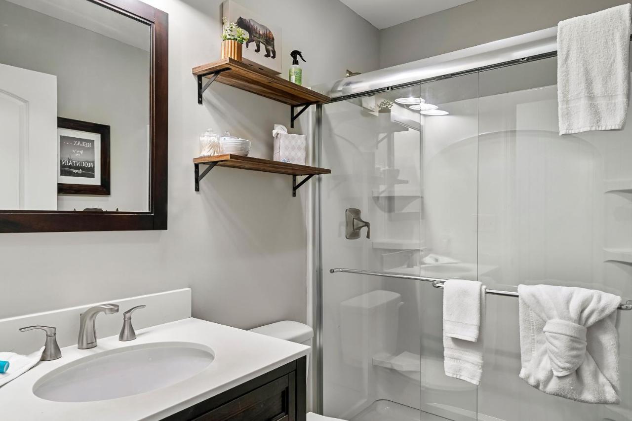 Вилла Modern Pigeon Forge Gem Near Dollywood, Gatlinburg & Smokies - 2 Mins To Pkwy & Strip, Hot Tub, Fire Pit, Cable, Hi-Speed Wifi Экстерьер фото