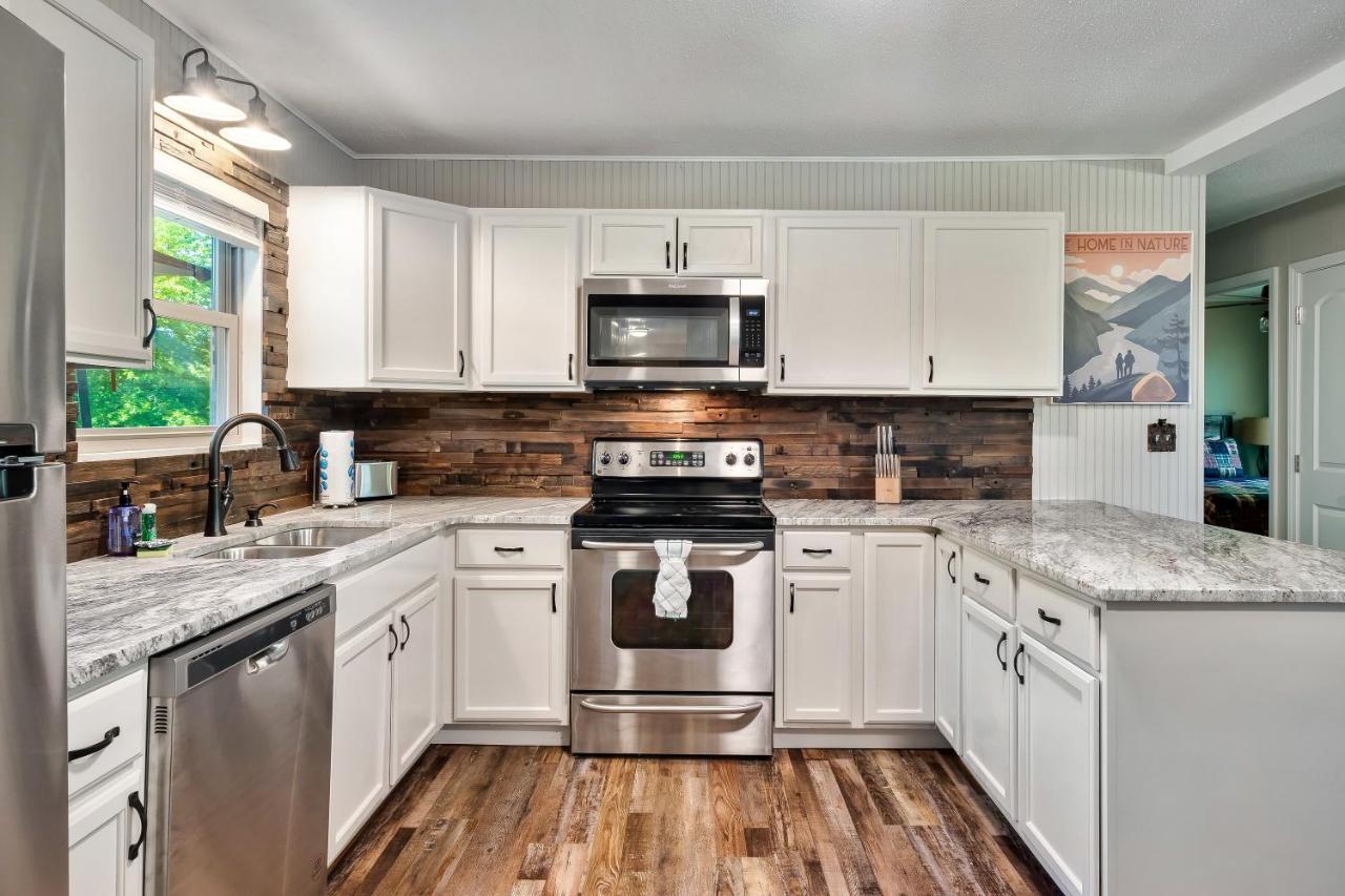 Вилла Modern Pigeon Forge Gem Near Dollywood, Gatlinburg & Smokies - 2 Mins To Pkwy & Strip, Hot Tub, Fire Pit, Cable, Hi-Speed Wifi Экстерьер фото