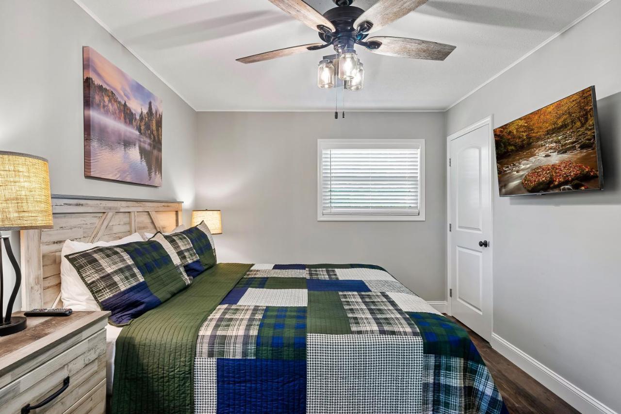 Вилла Modern Pigeon Forge Gem Near Dollywood, Gatlinburg & Smokies - 2 Mins To Pkwy & Strip, Hot Tub, Fire Pit, Cable, Hi-Speed Wifi Экстерьер фото